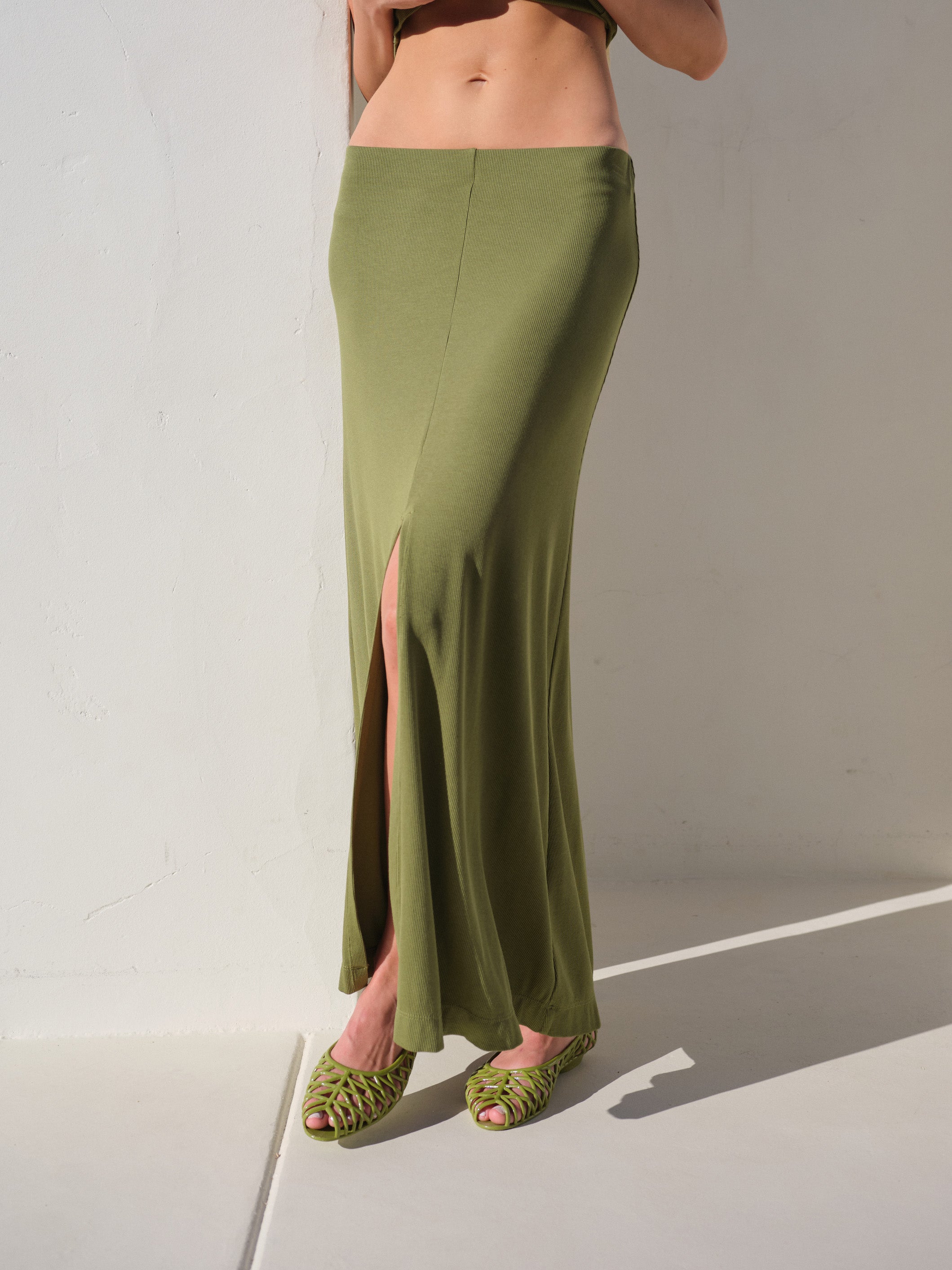 Fine Rib Front Slit Maxi Skirt