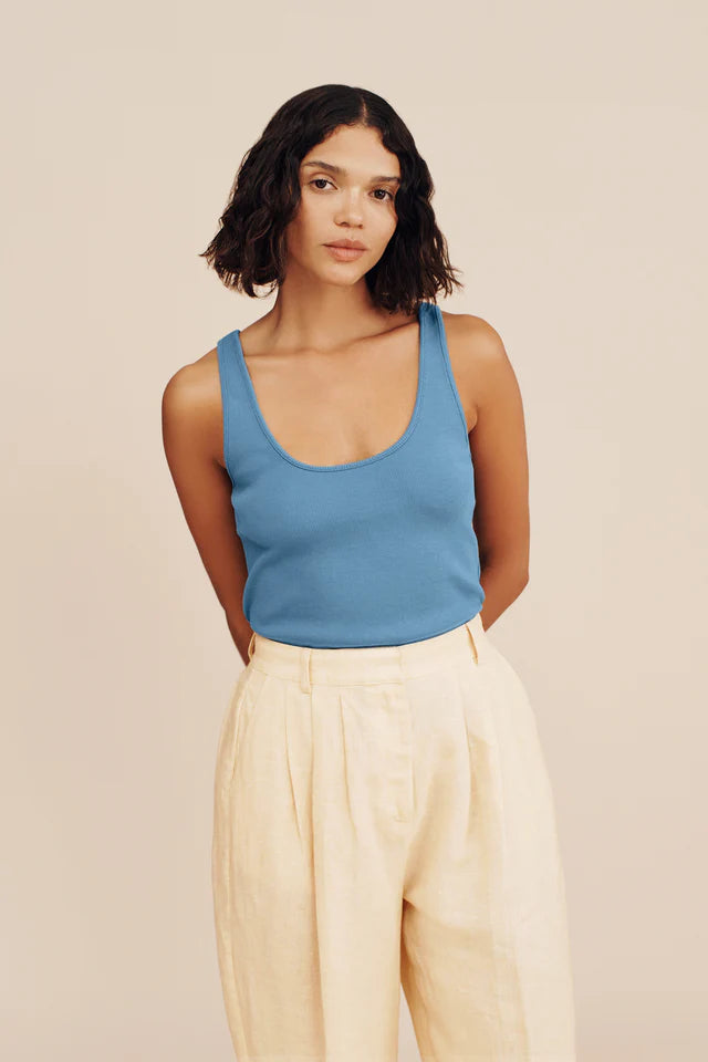 Axel Scoop Singlet Top