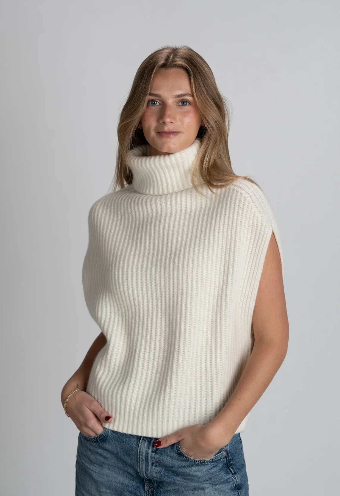 Hayes Sleeveless Cashmere Turtleneck