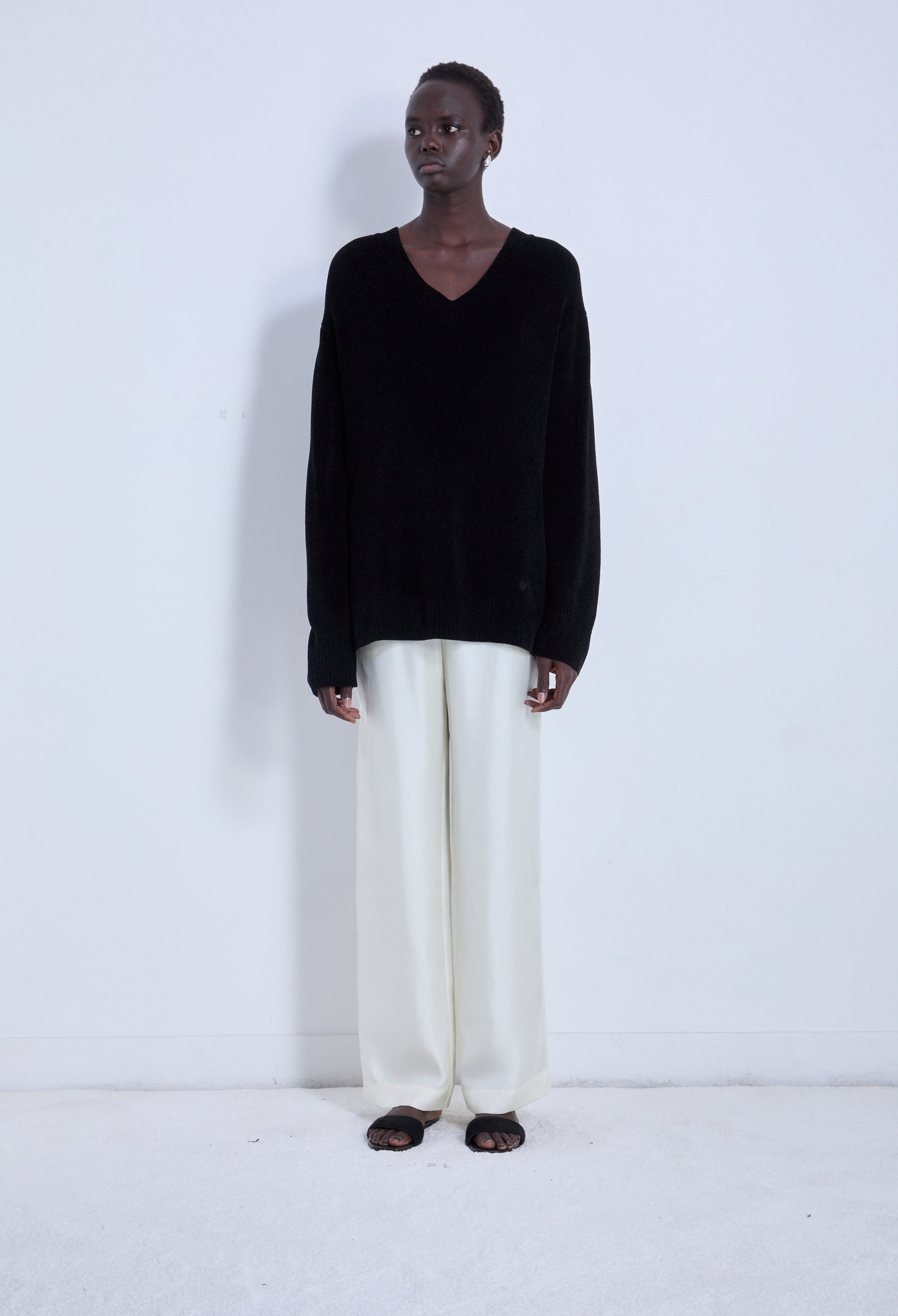 Tuvalu Velvet Yarn V Neck Sweater